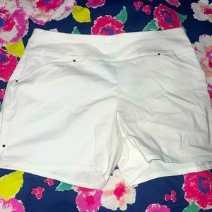 INC International Concepts Size 12 White shorts *BRAND NEW, UNWORN*